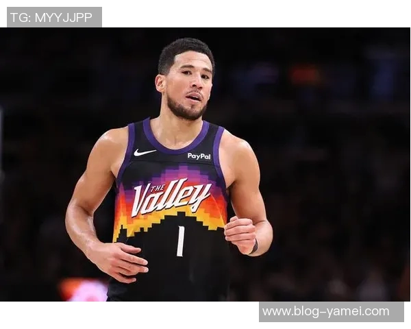 奥特布克在比赛中展现卓越掌控力面对包夹与强对抗依然做出明智决策