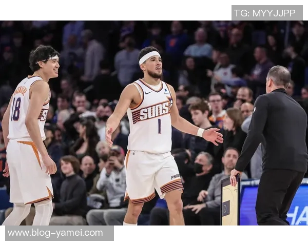 奥特布克在比赛中展现卓越掌控力面对包夹与强对抗依然做出明智决策